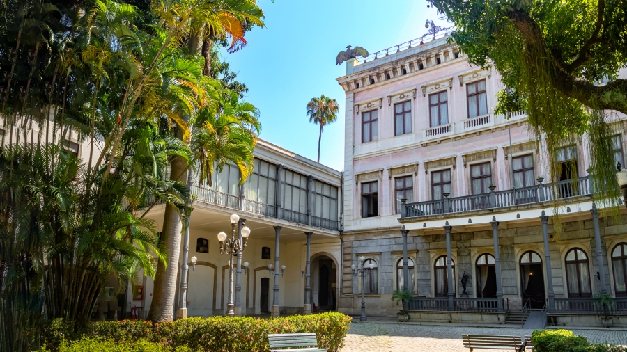 Arquitetura neoclássica no Brasil: elegância atemporal em prédios exuberantes