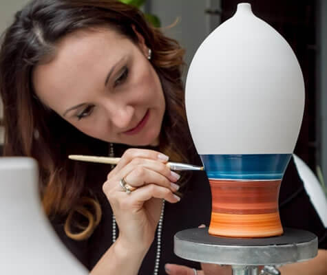 Traços e listras autorais: conheça a arte de Carolina Haveroth