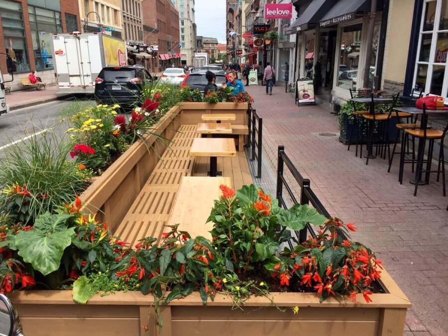 Parklets: um convite a parar em meio à rotina agitada