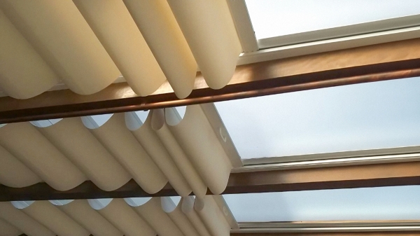 Toldos x Cortinas de teto: quais são as diferenças de aplicações...