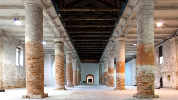 Design, arquitetura e experiência: o olhar da Bienal de Veneza que...