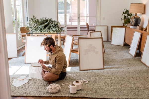 Orgânico e atemporal: conheça o ateliê de Carlos Bacchi